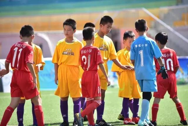 雷蒙21分北京胜广厦 梅克29分福建送四川7连败